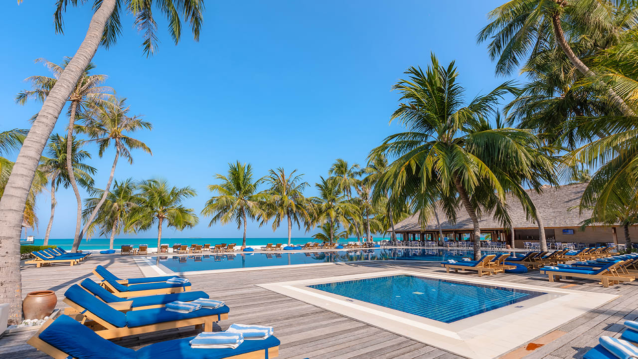 Pool Meeru Maldives Resort Island
