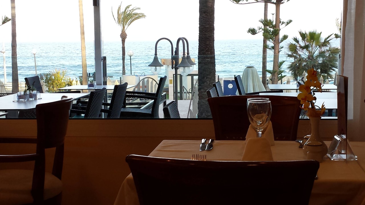 Ausblick aufs Meer beim Essen CM Playa del Moro