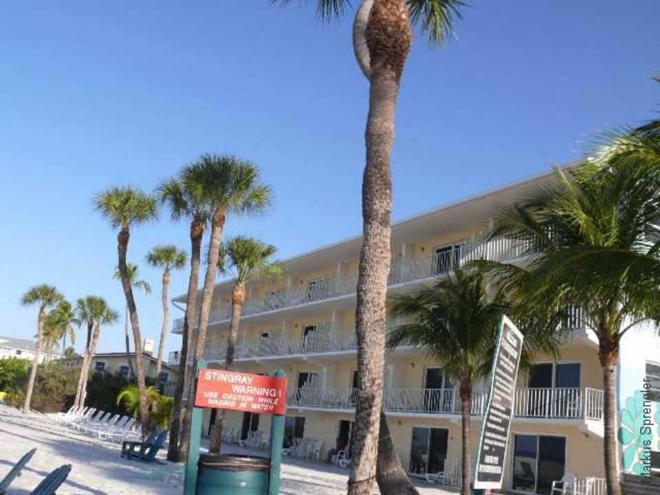 Beach Front... Hotel Outrigger Beach Resort