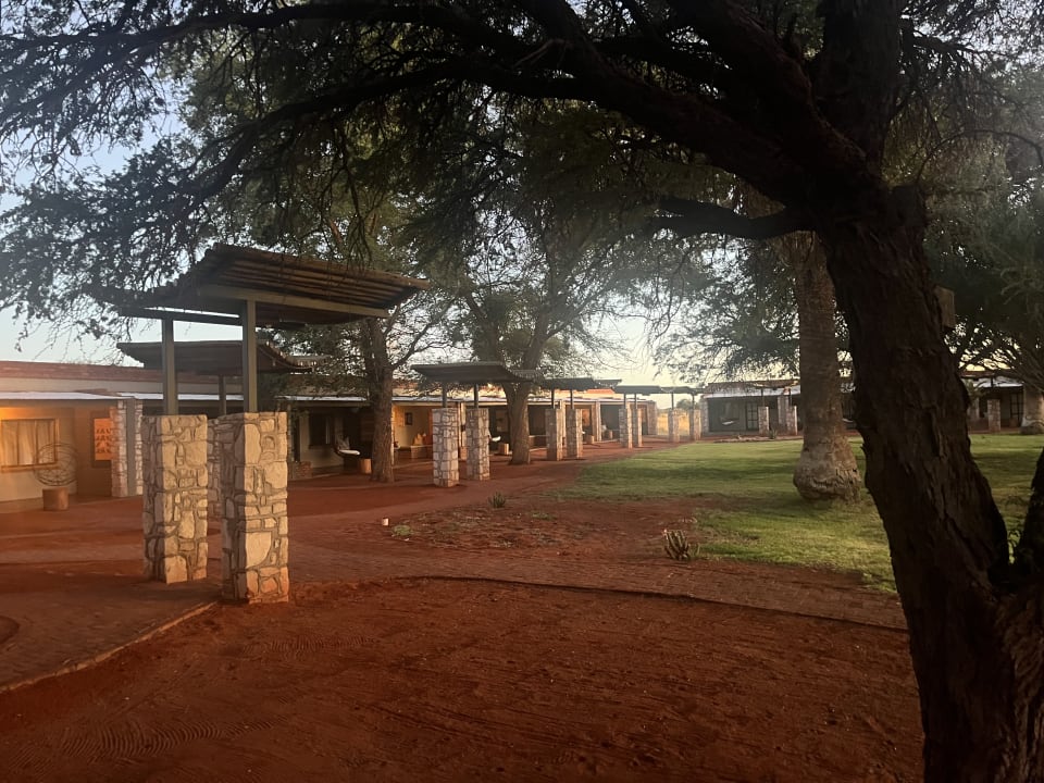Außenansicht Kalahari Anib Lodge