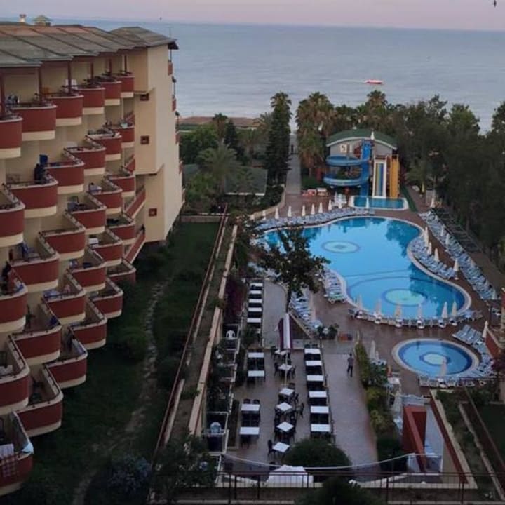 Hotel Holiday Park Resort