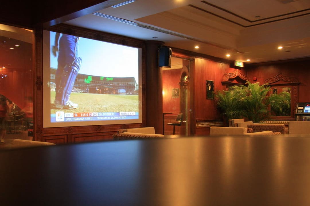 Großleinwand bei der Rezeption Berjaya Langkawi Resort