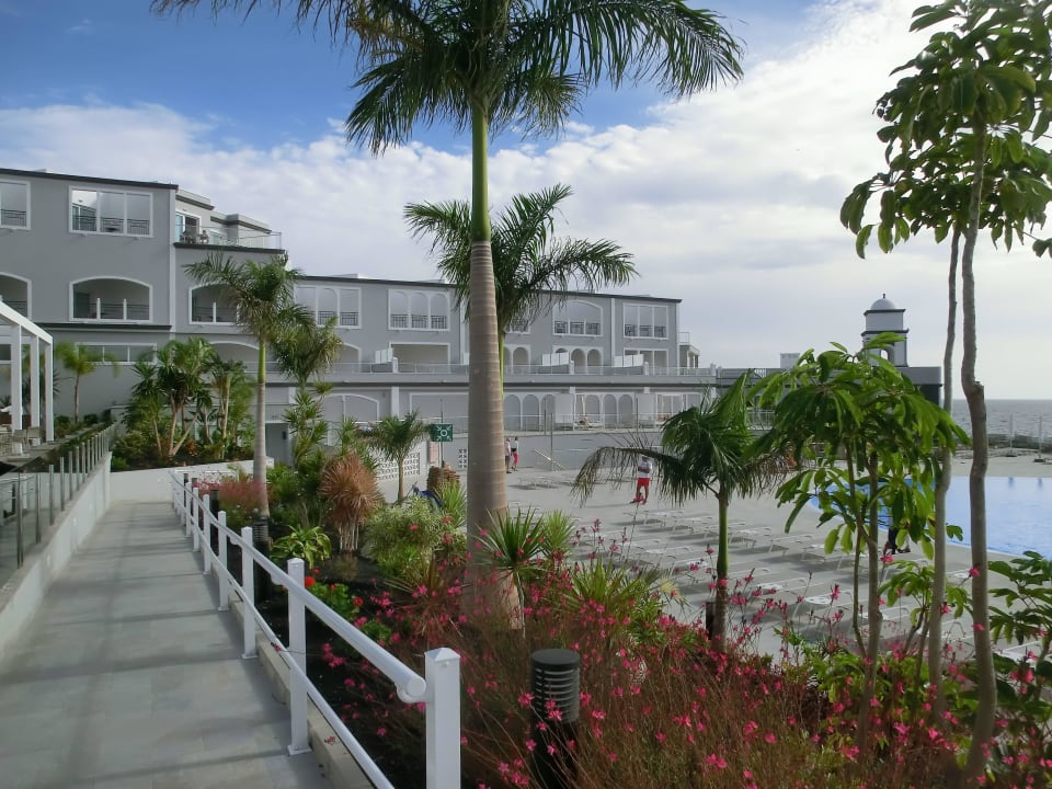 Weg durch die Anlage Royal Palm Resort & Spa - Adults only