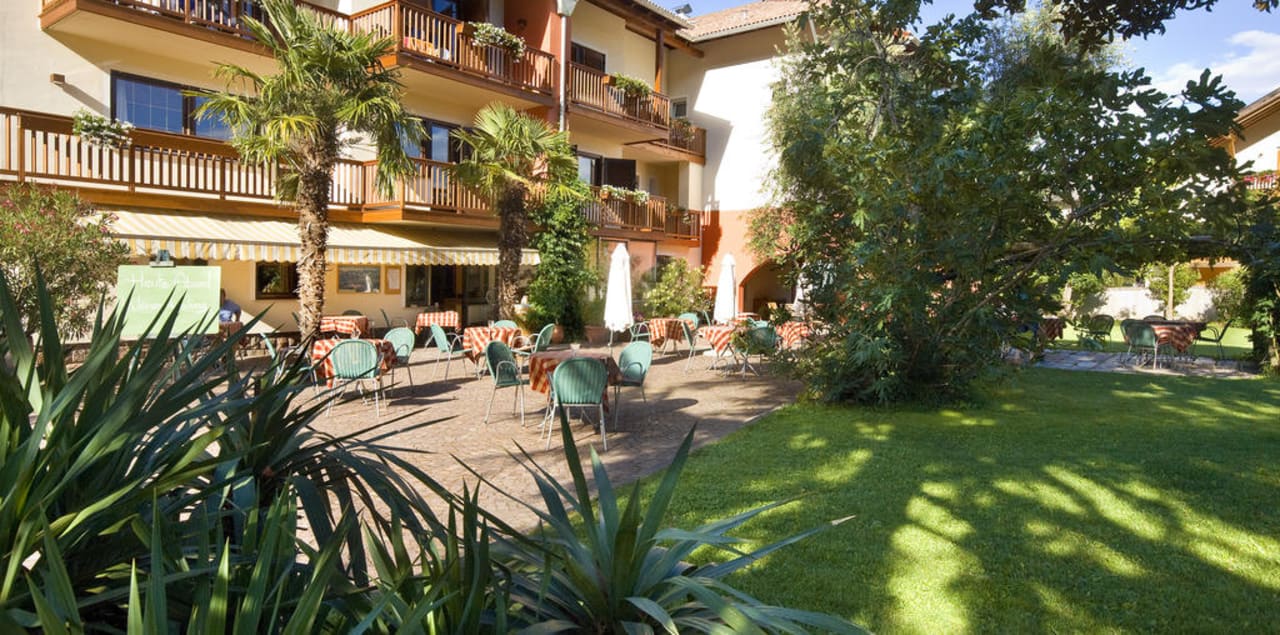 Terrasse Weingut Klosterhof Garni-Hotel
