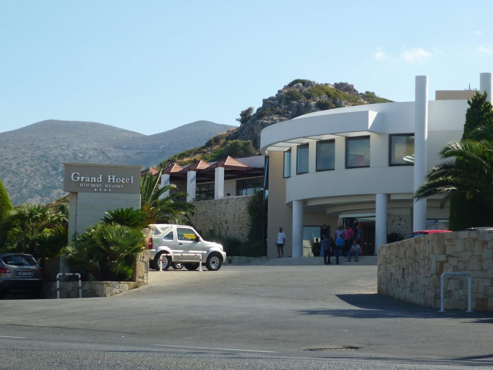 Haupteingang Grand Hotel Holiday Resort