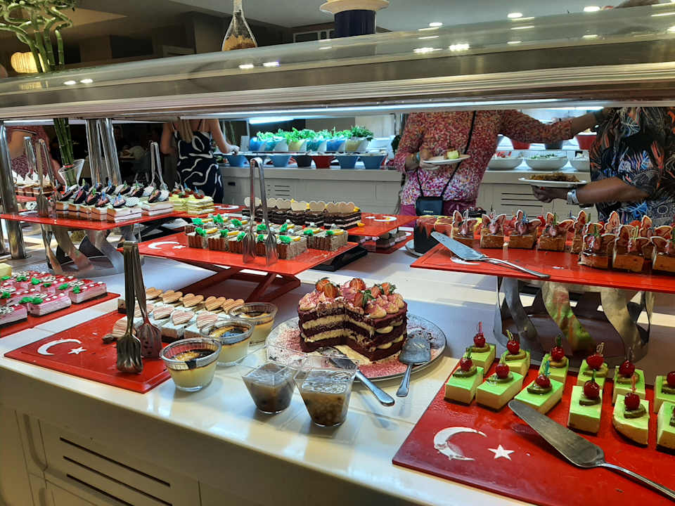 Gastro Terrace Elite Resort