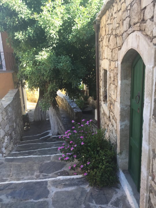 Gartenanlage Arolithos Traditional Cretan Village Hotel