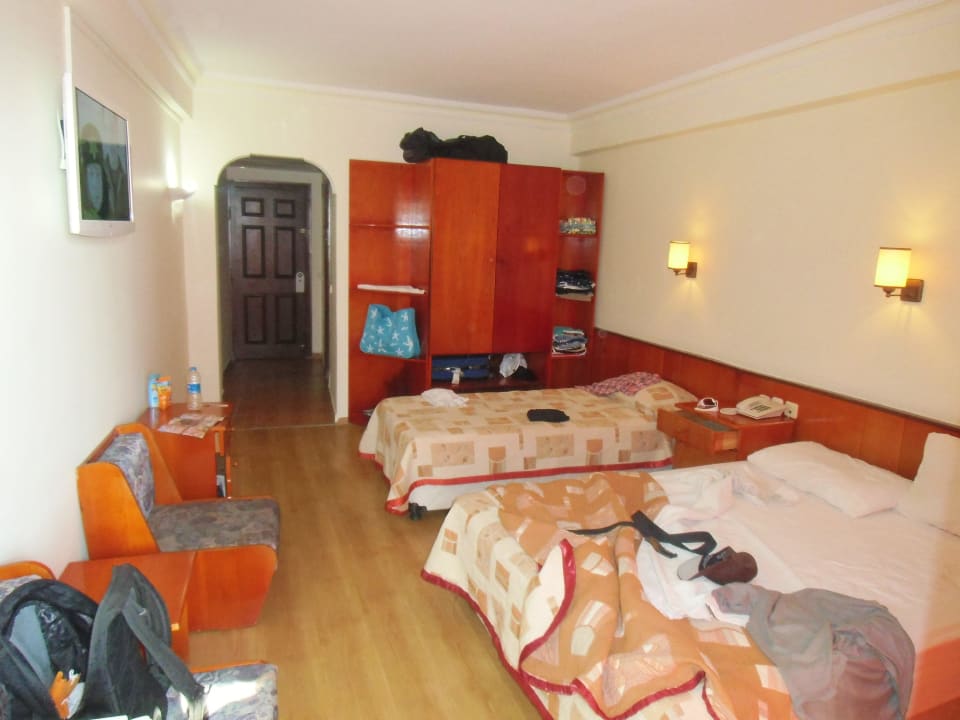 Geräumiges, sauberes Zimmer... Doris Aytur Hotel