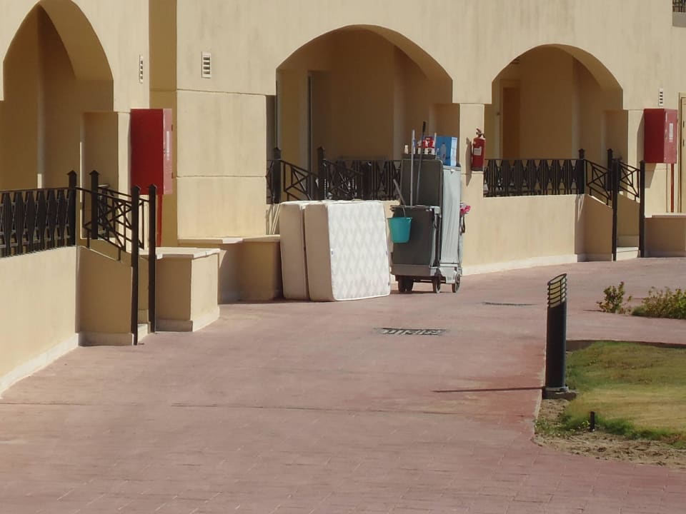 Matratzen auf dem Fussboden Cleopatra Luxury Resort Makadi Bay