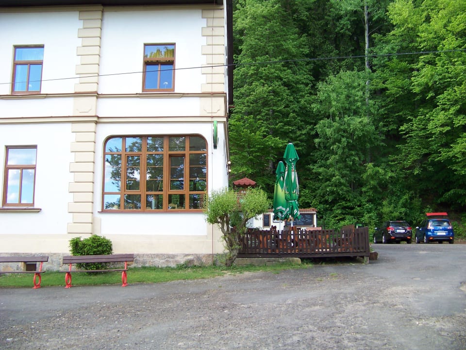 Mitten in der Natur gelegen, mit vielen Wanderwegen Hotel pod Šikmou Věží