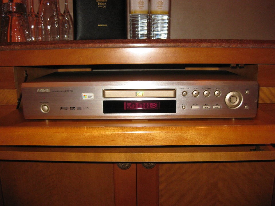 DVD Player am Zimmer Emirates Palace Mandarin Oriental