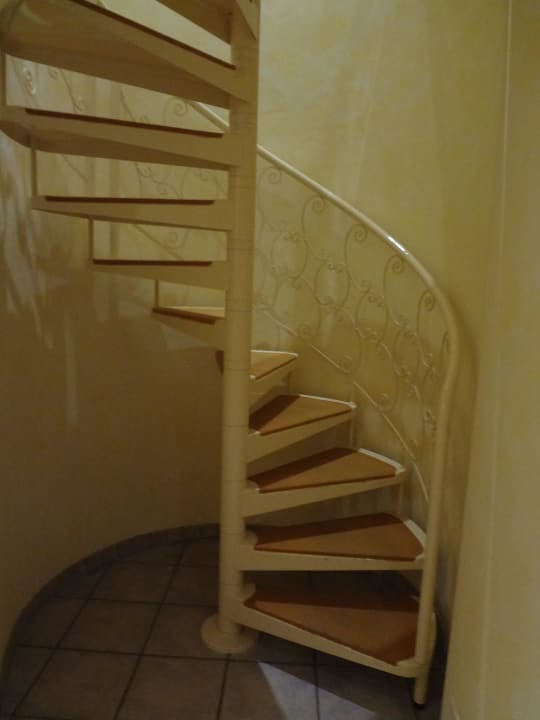 Aufgang in den 1. Stock Bergergut - Das Genießerhotel für Paare