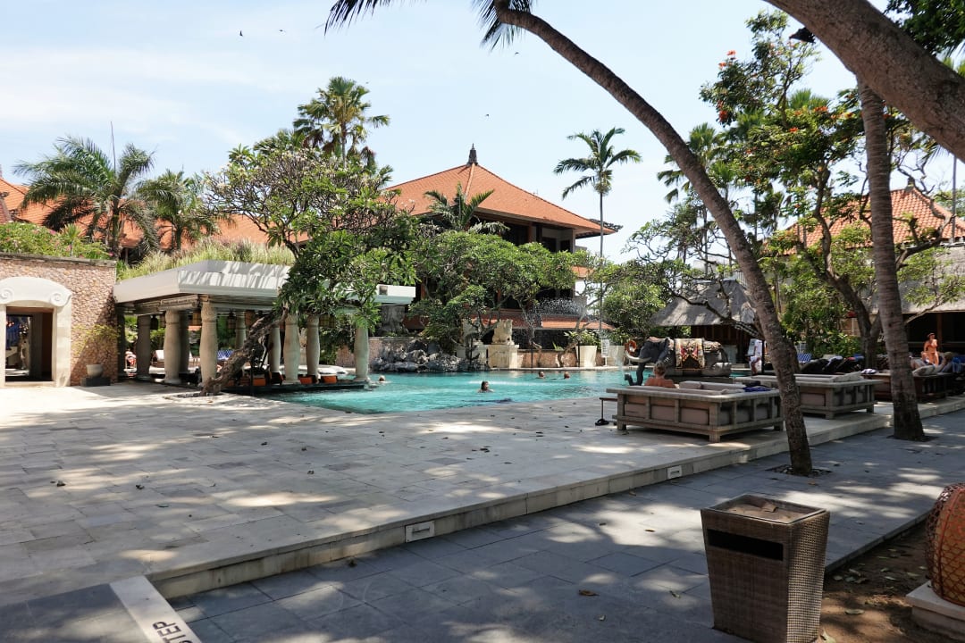 Pool Puri Santrian
