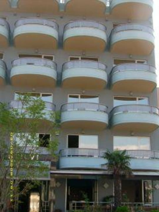 Front - Balkone Hotel Stilvi