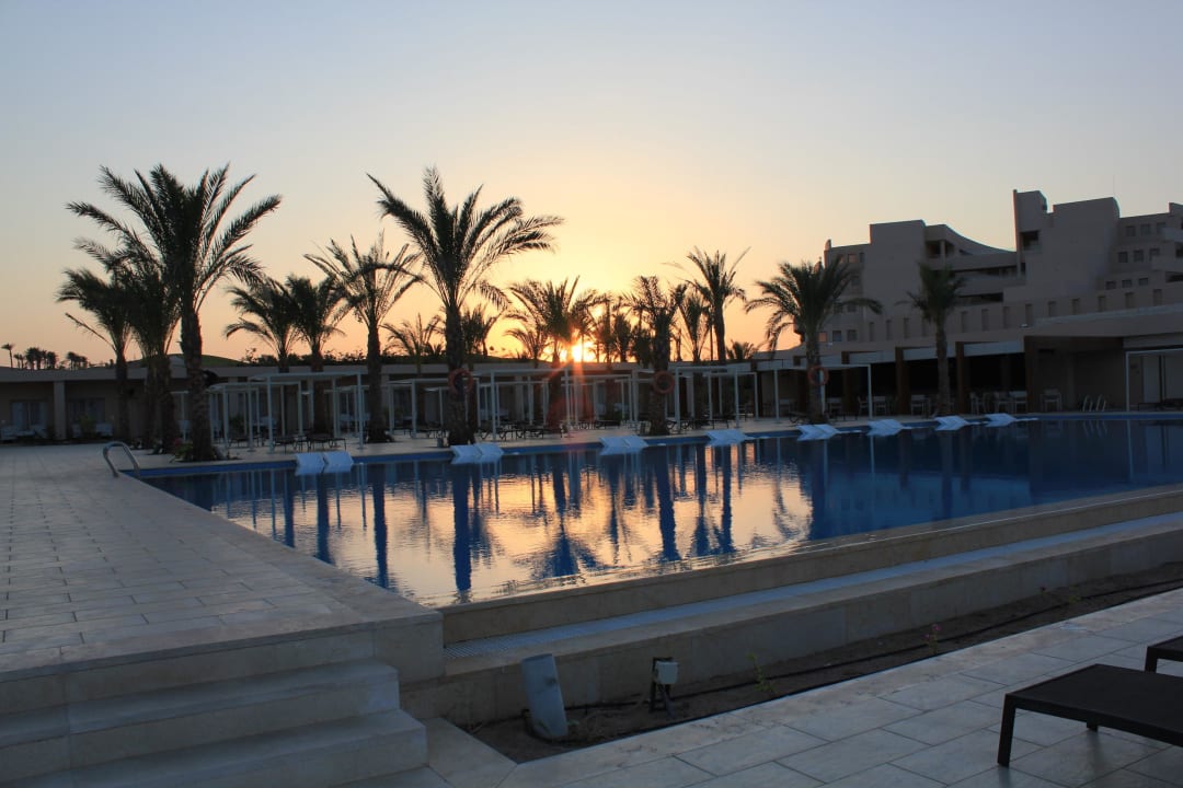 Pool bei Sonnenuntergang Steigenberger Makadi Hotel - Adults only
