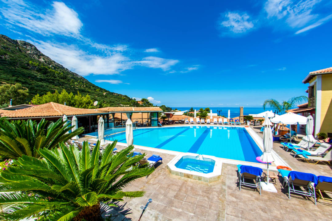 Pool and baby pool Apartments Sea View Village