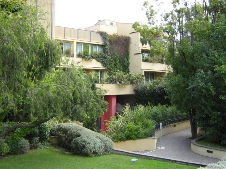 Innenhof Hotel Adagio Roma Dehon
