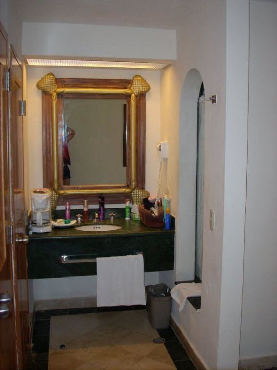 Waschbecken und rechts Einstieg zur Dusche Grand Oasis Tulum Riviera - All Inclusive