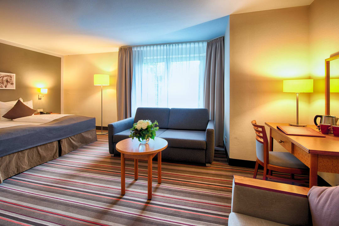 Comfort Triple/Family Room Leonardo Hotel Hamburg Airport