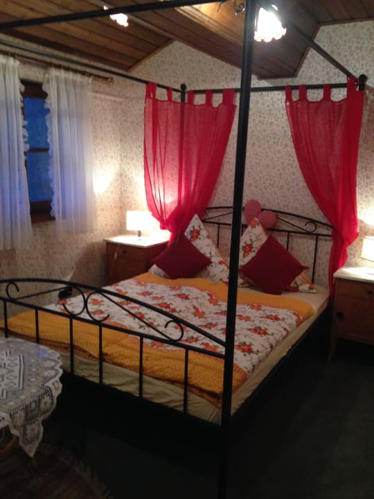 Himmelbett in Ferienwohnung Talblick Apartmenthaus Mattenhof