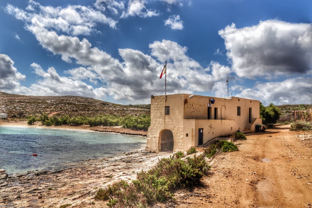 Strand Comino Hotel & Bungalows