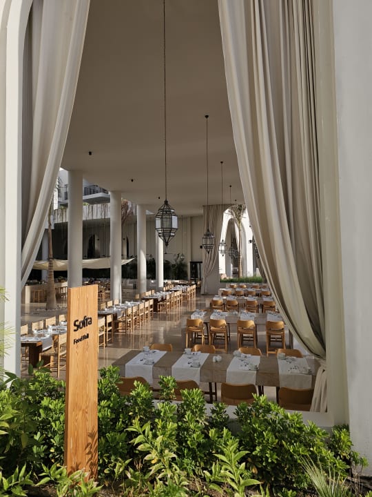 Gastro Serry Beach Resort