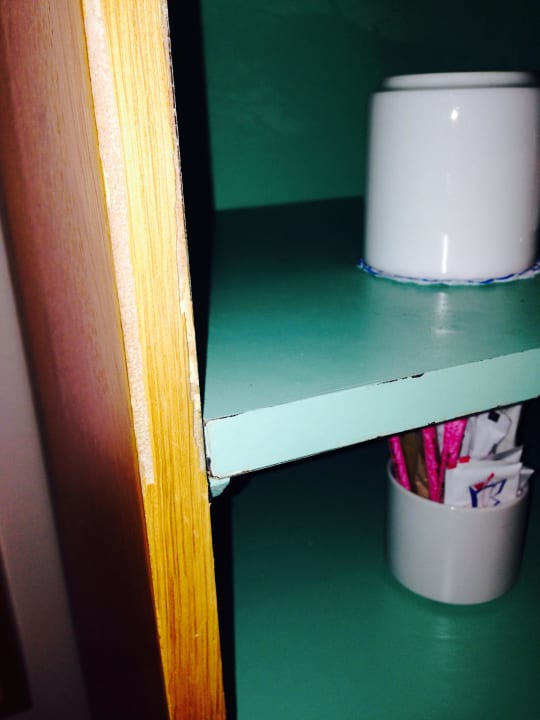 Schränke defekt und dreckig vom Vorgänger  Mövenpick Resort & Spa El Gouna