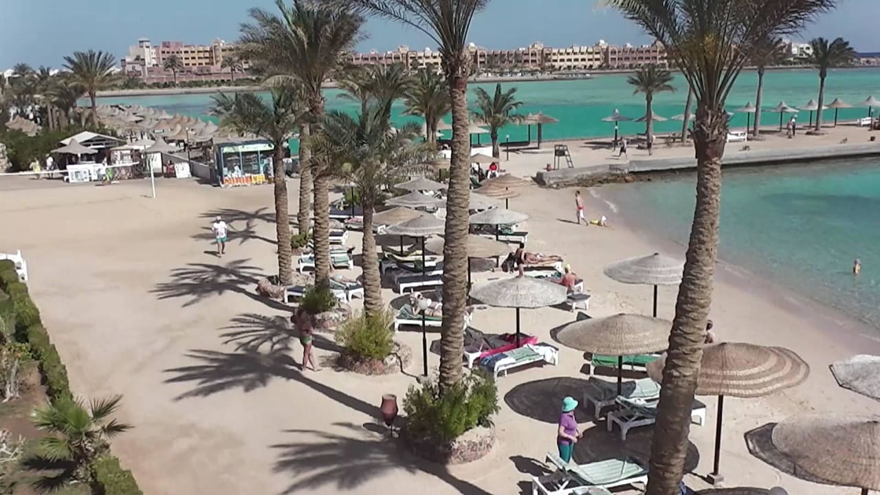 Der Strand von oben Arabia Azur Resort