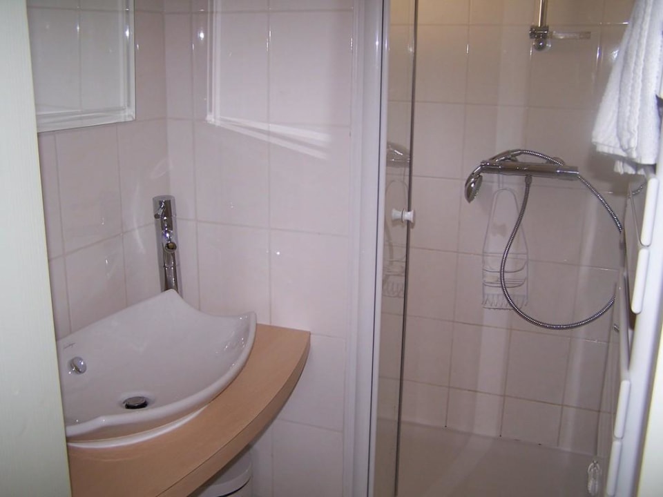 Badezimmer in Zimmer 17 Hotel Au Vieux Moulin