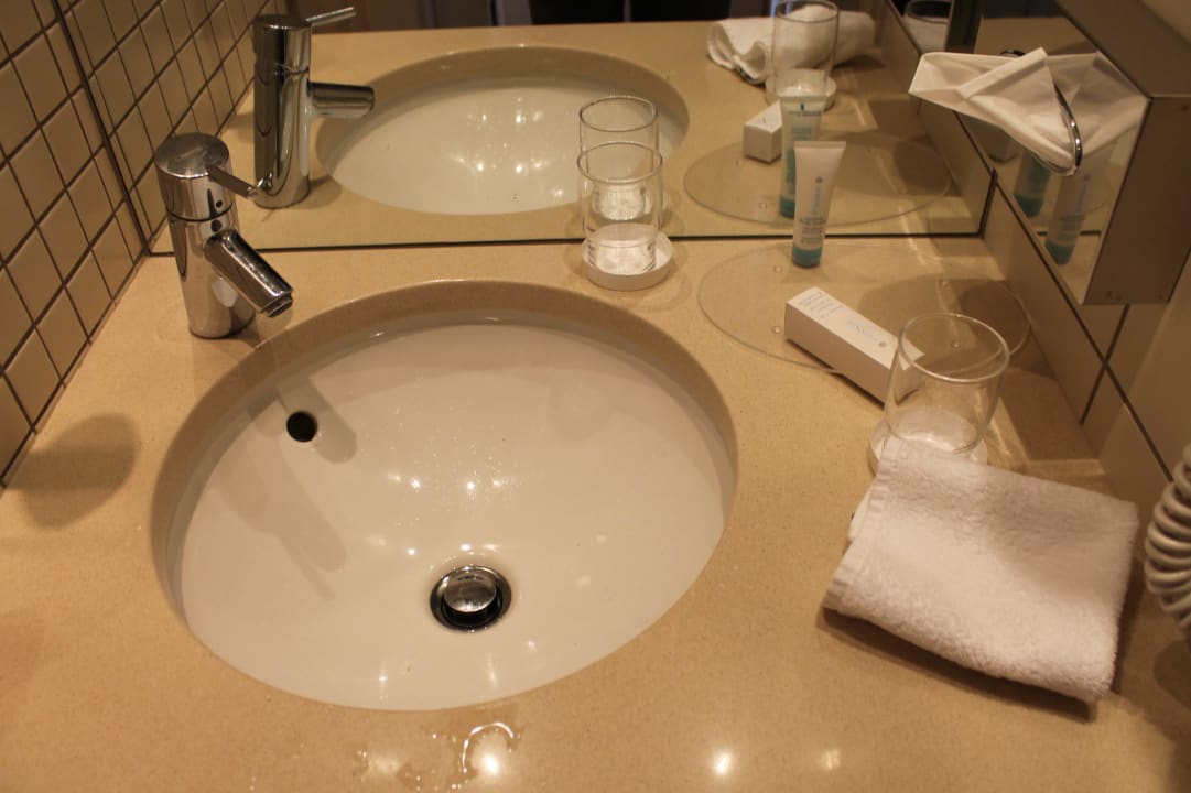 Standard-Zimmer - Waschbecken Hilton Reykjavik Nordica