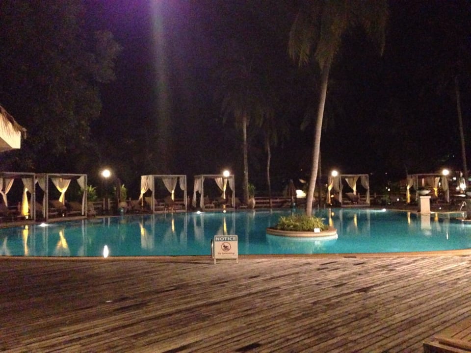 Pool bei Nacht Cape Panwa Hotel