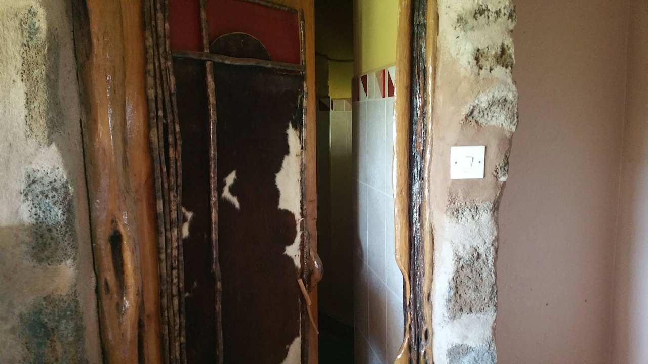 Bad Tür Rhino Valley Lodge