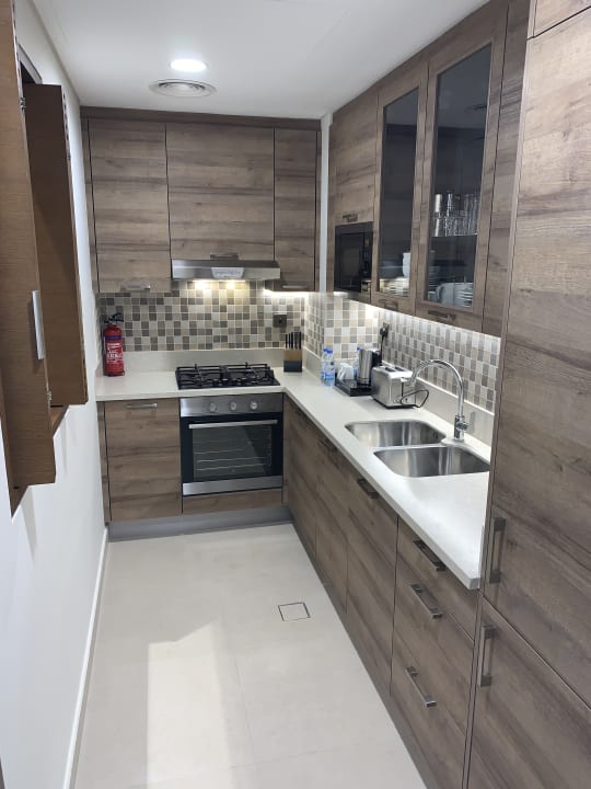 Zimmer Staybridge Suites Dubai Al-Maktoum Airport by IHG