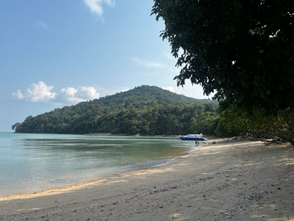 Strand Island Escape Burasari