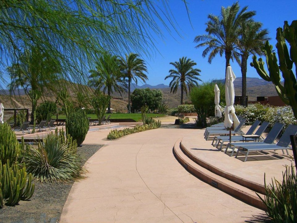 Liegen am Pool Salobre Hotel Resort & Serenity