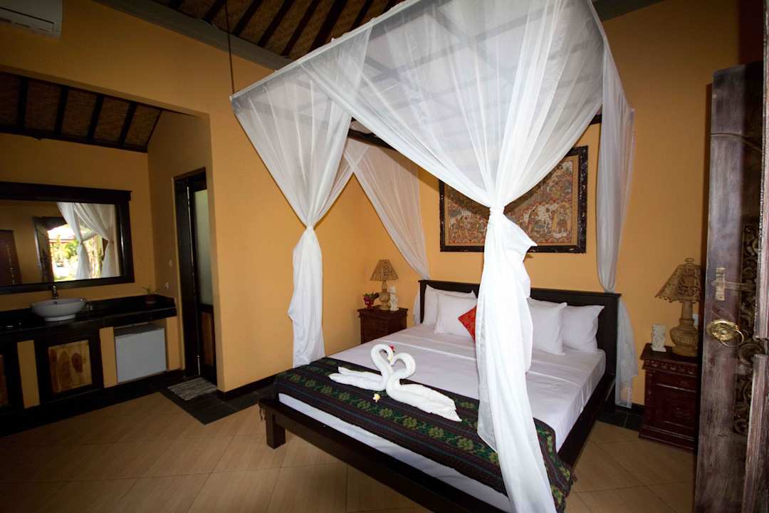 Grosszügiges Zimmer Tirtasari Bungalows