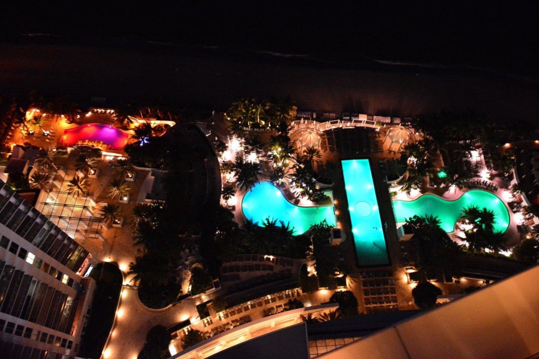 Blick auf Pool Diplomat Resort & Spa Hollywood, Curio Collection by Hilton