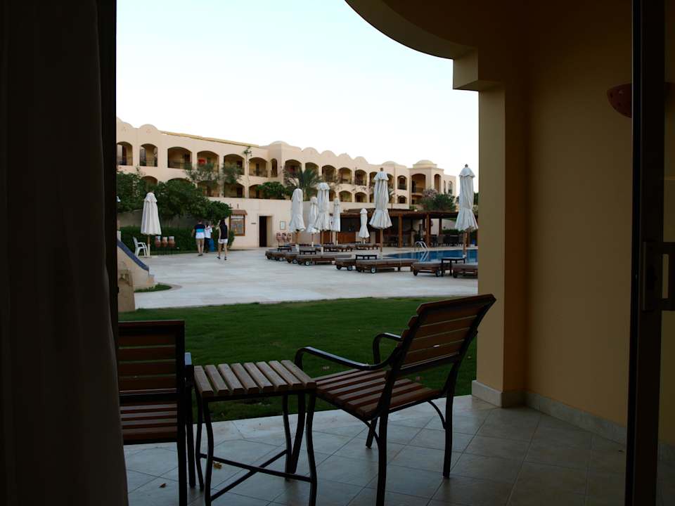 Widok z pokoju na mały basen Mosaique Beach Resort Taba Heights