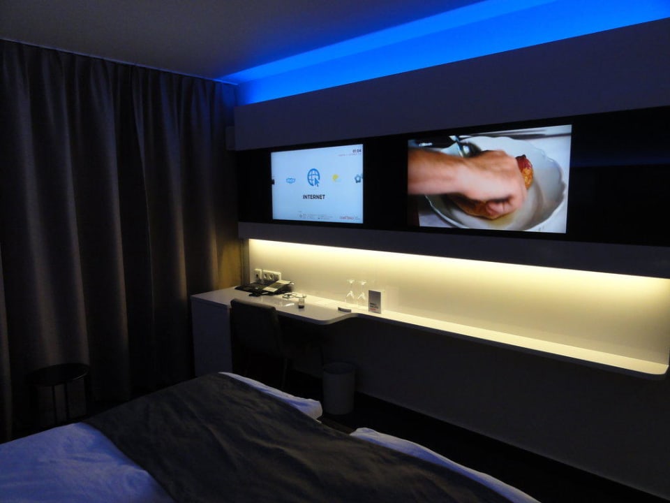 Multimedia-Wand DORMERO Hotel Hannover