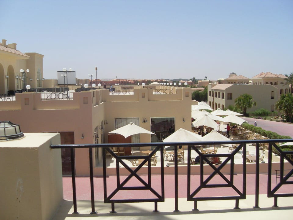 Blick auf Restaurant-Terrasse Cleopatra Luxury Resort Makadi Bay