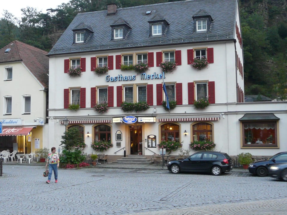 Blick vom Marktplatz Gasthaus-Hotel Merkel