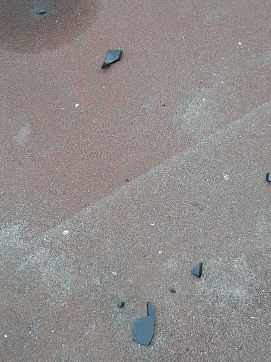 Dach vorm Balkon, Scherben Hotel Jupiter