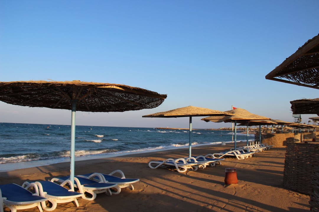 Пляж отеля вечером Blend Club Aqua Resort