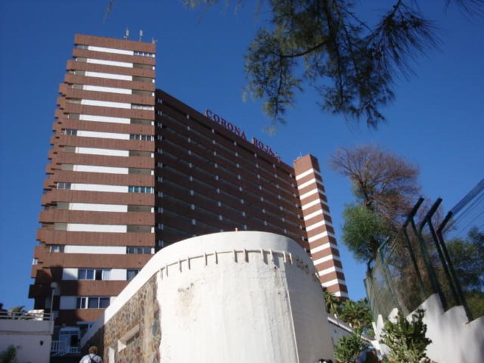Vom Pool zu Hotel Corona Roja