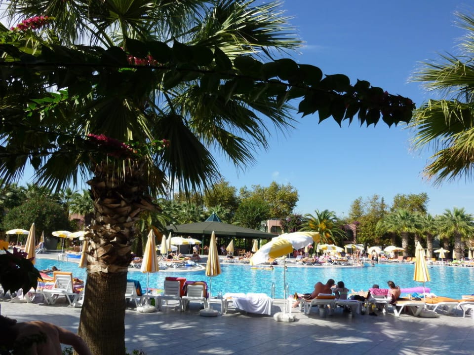 Schöner Ruhepool VONRESORT Golden Beach