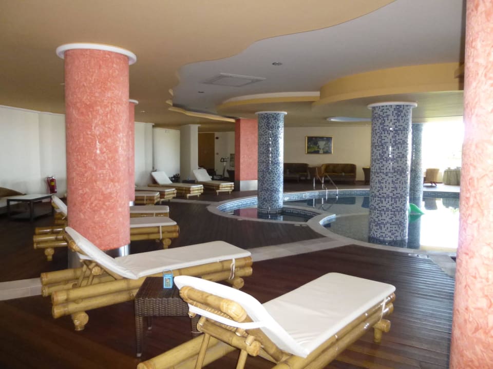 Innenpool Hotel Kalithea Horizon Royal