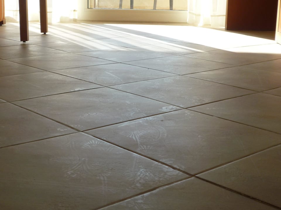 Junior Suite im Beach Hotel - schmutziger Boden Cleopatra Luxury Resort Makadi Bay