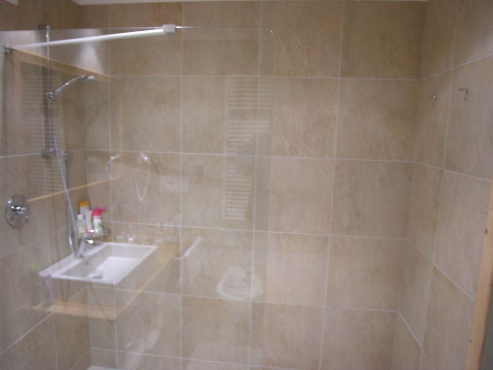 Shower Hotel Arnaria