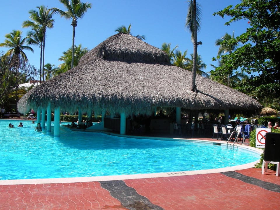 Poolbar - Getränke gibts auch im Wasser Hotel Grand Palladium Palace Resort, Spa & Casino