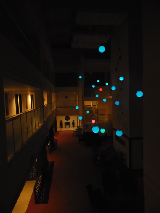 Farbwechsel-"monde" in der Lobby Hotel Club Nena